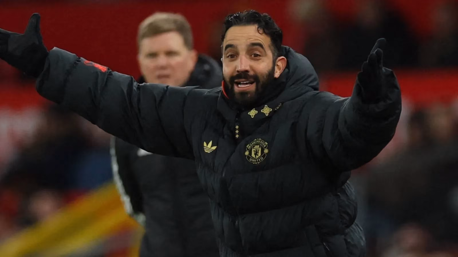 ayden-heaven-s-defensive-masterclass-the-unlikely-hero-in-manchester-united-s-gritty-draw-against-newcastle-image-0